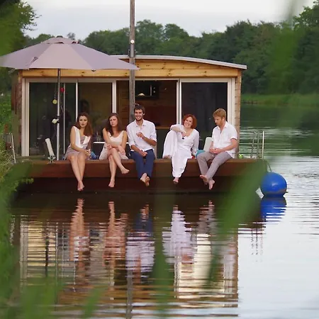 Botel Village Toue Du Domaine Des Demoiselles Chassenard