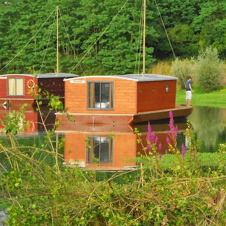 Hotel en barco Village Toue Du Domaine Des Demoiselles Chassenard